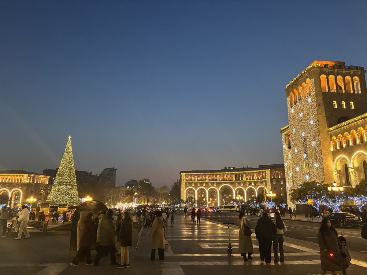 Republic Square, Christmas Eve